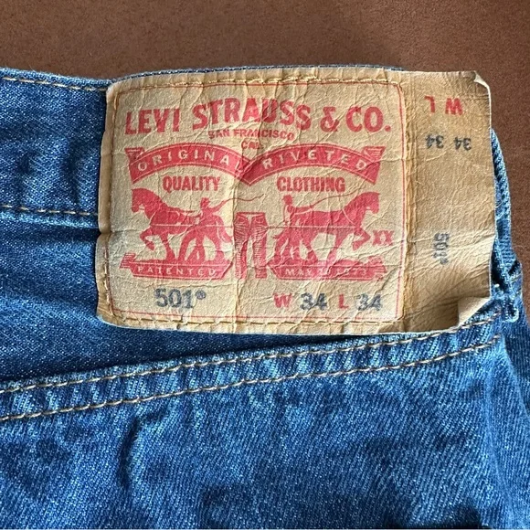 Levi’s 501 (34/34) Button Fly Medium/Dark Wash Blue Denim Jeans- OG Straight Leg - Picture 9 of 9